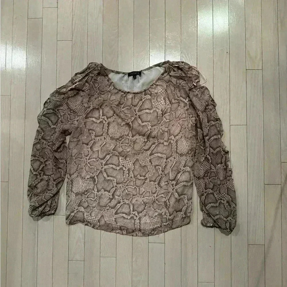 1.STATE beautiful top in silky snake pattern - Picture 2 of 5